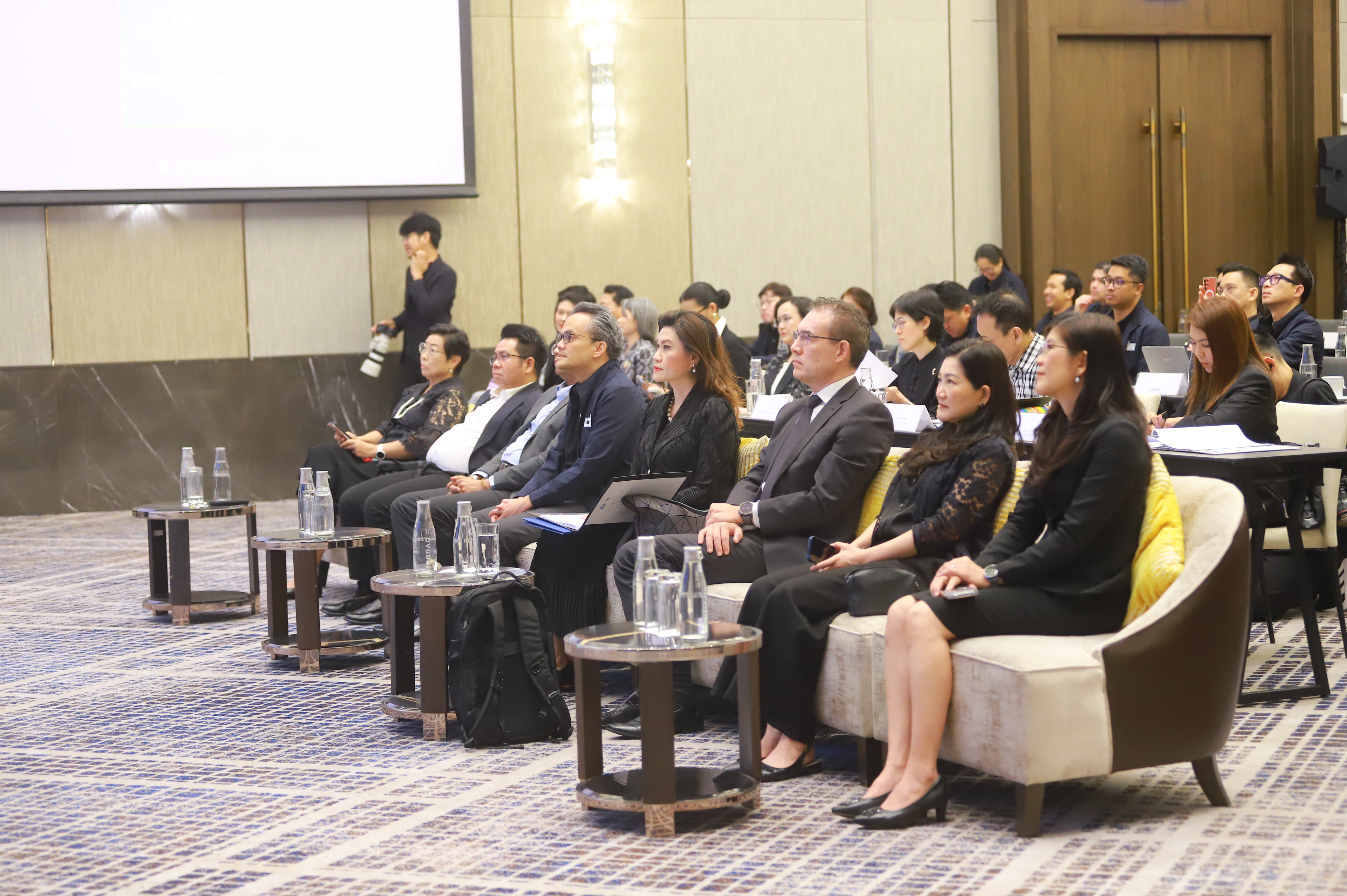 title - รองเลขาฯ ส.ป.ก. ร่วมงาน ITD ผนึกกำลังสมองชั้นนำ ระดมข้อเสนอเชิงนโยบาย ขับเคลื่อน 4 ยุทธศาสตร์ เปลี่ยนเกมเศรษฐกิจไทย